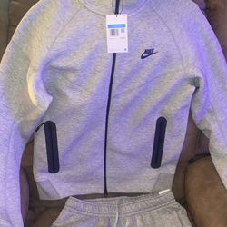 GREY NIKE TECH