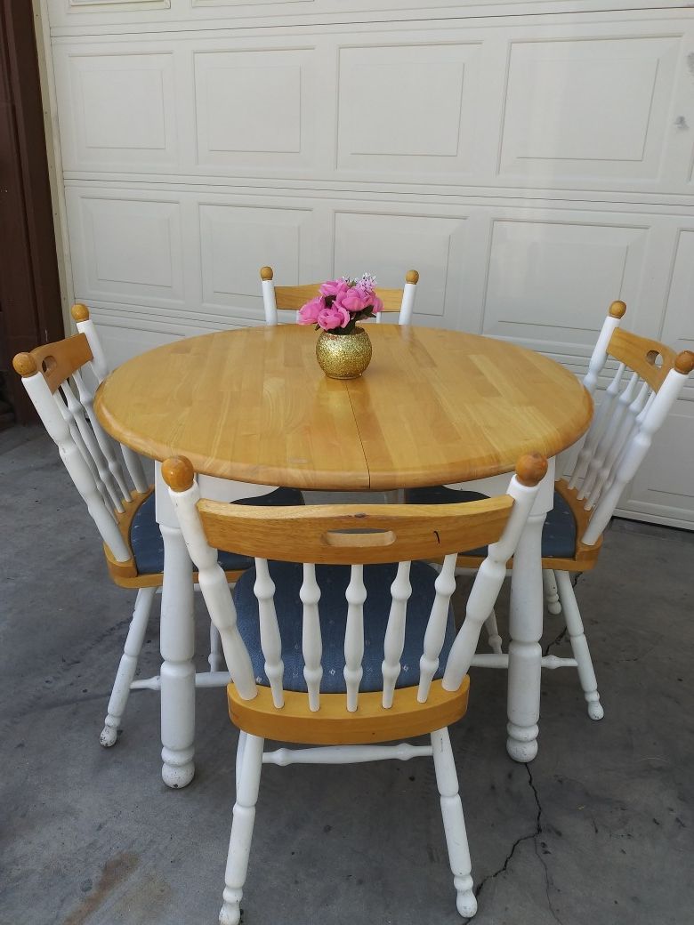 Table with extension and 4 chairs