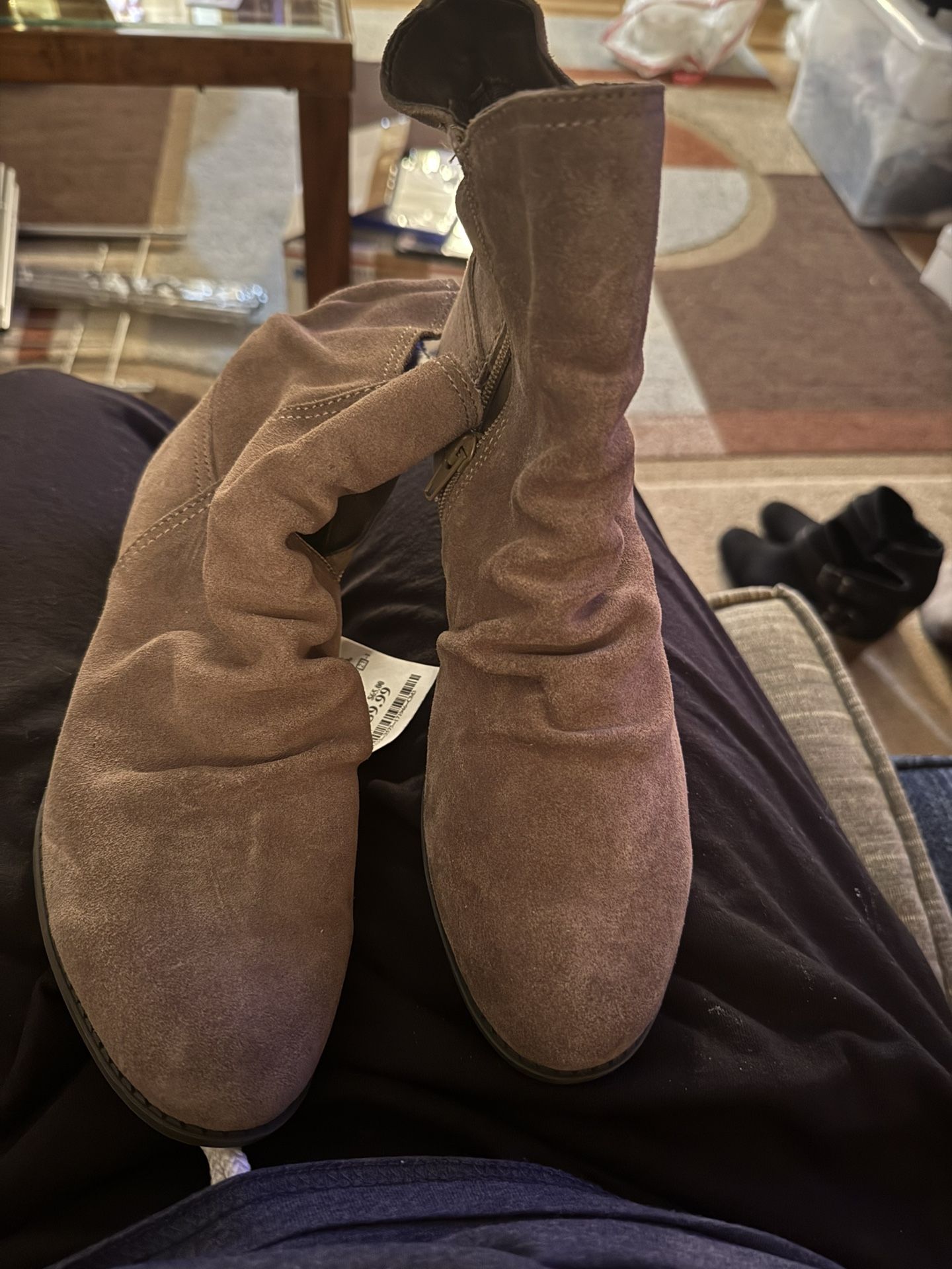 New Ladies Size 8 Low Boot