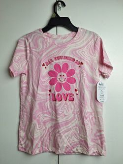 Girls Shirt Brand New Size S and XL Only $3 Or 2 For $4