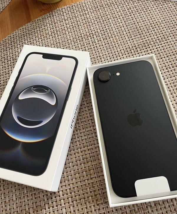 iPhone 16e