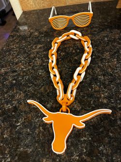 Longhorns Chain And Glasses Set