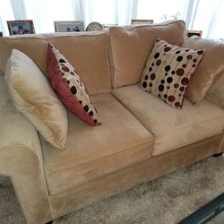 Loveseat Couch Like New - Free Delivery