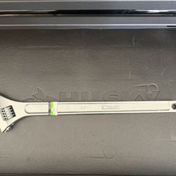 Pittsburgh 24 inch crescent wrench