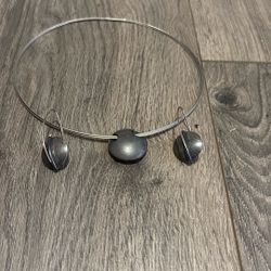 Earring and necklace set 