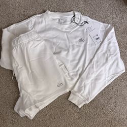 Alo Yoga Accolade Sweatshirt And Shorts Set Size Large(Shipping Only)