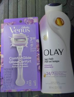 Venus Razor & Olay Bodywash pair