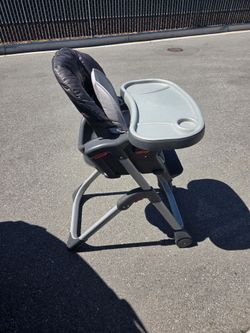 Free Graco high chair. Used. Needs a good clean.