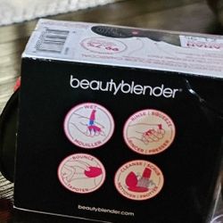New- Beauty Blender Cleaning Set And Case