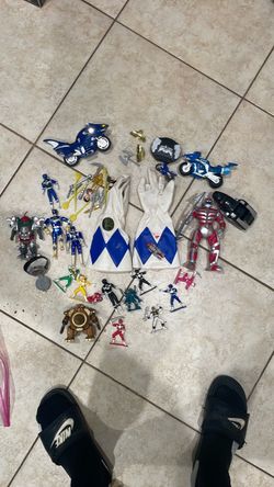 Power rangers figures