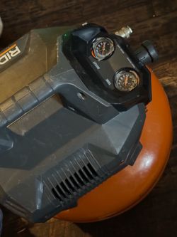 Ridged  compressor 6 gallons/ 6 gallones