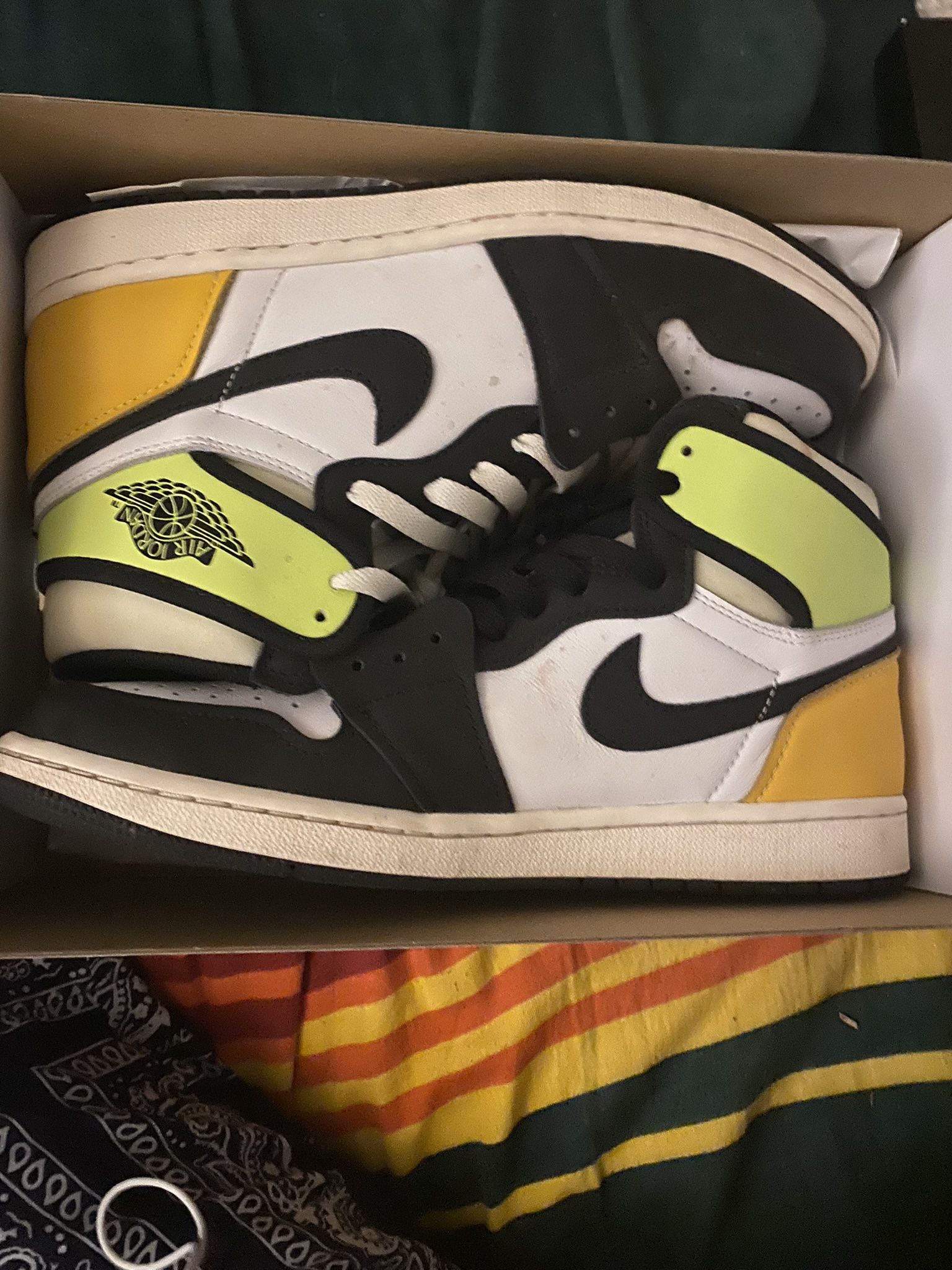 Jordan 1 Volt Gold 
