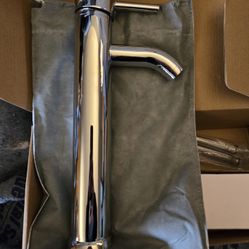 Brand new! Single hole bathroom faucets for vessel sink with supply lines and pop up drain assembly. New in box, set of 2.