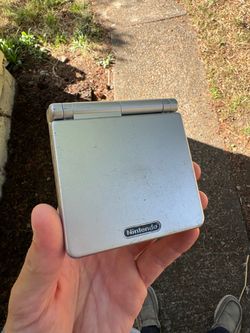 Nintendo Game Boy Advance SP