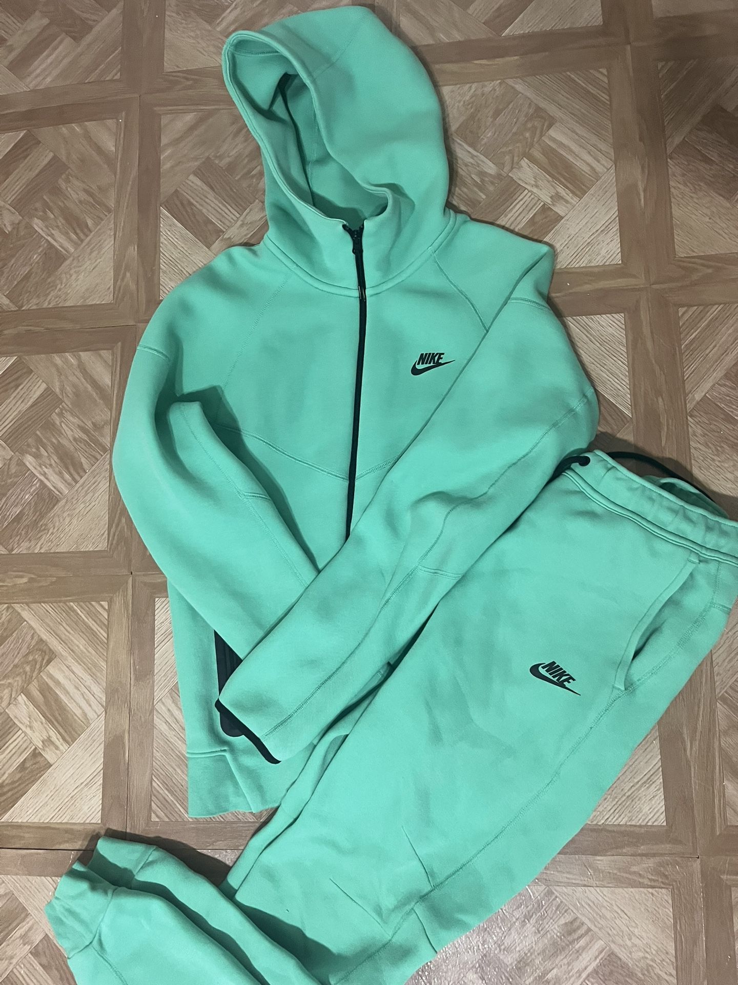 Nike Tech Set Size Small Men