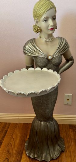 Nicolette serving table