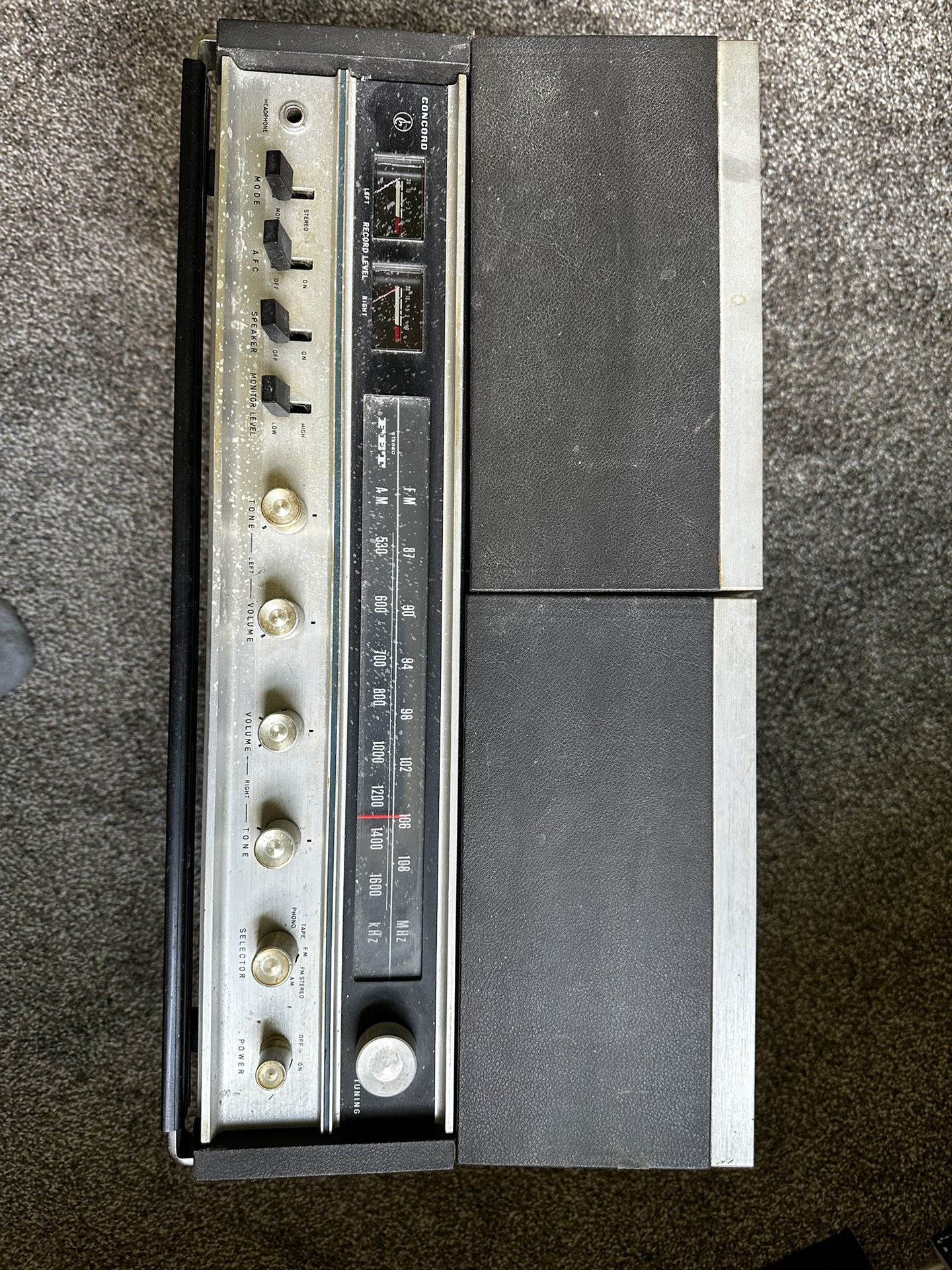 Vintage Concord Stereo With Detachable Speakers