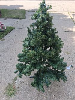 4.5' lighted Christmas tree