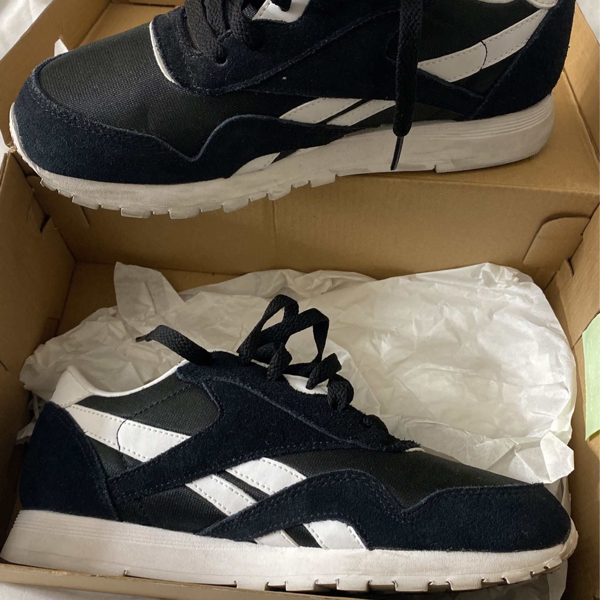 New Reebok Shoes Size 4