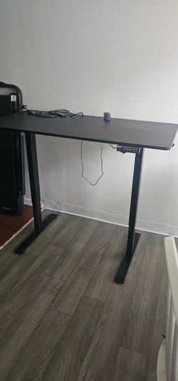 47.2" Standing Desk, Adjustable Height