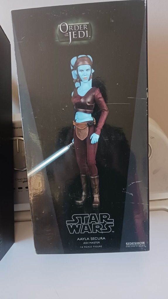 AYLA SECURA SIDESHOW FIGURE