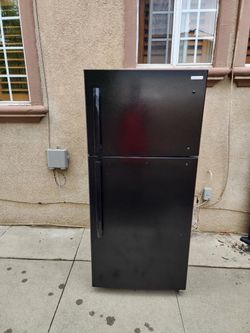 30x30x66 INSIGNIA FRIDGE BLACK 18cuft 3 MONTHS WARRANTY