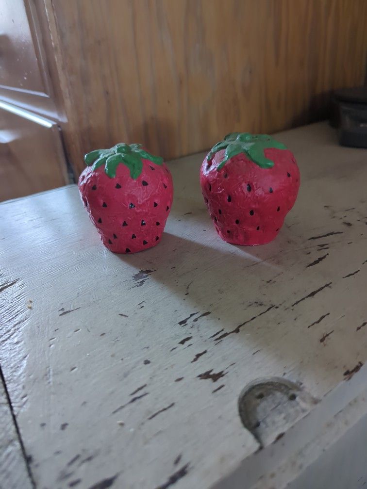 Strawberry Salt And Pepper Shakers 