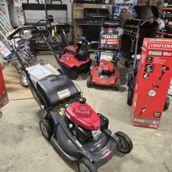 Honda HRX217k5VKAA self propelled lawnmower 
Smart Drive system 
Serviced and ready 
$449