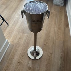 Champagne Holder W/ Fake Ice 