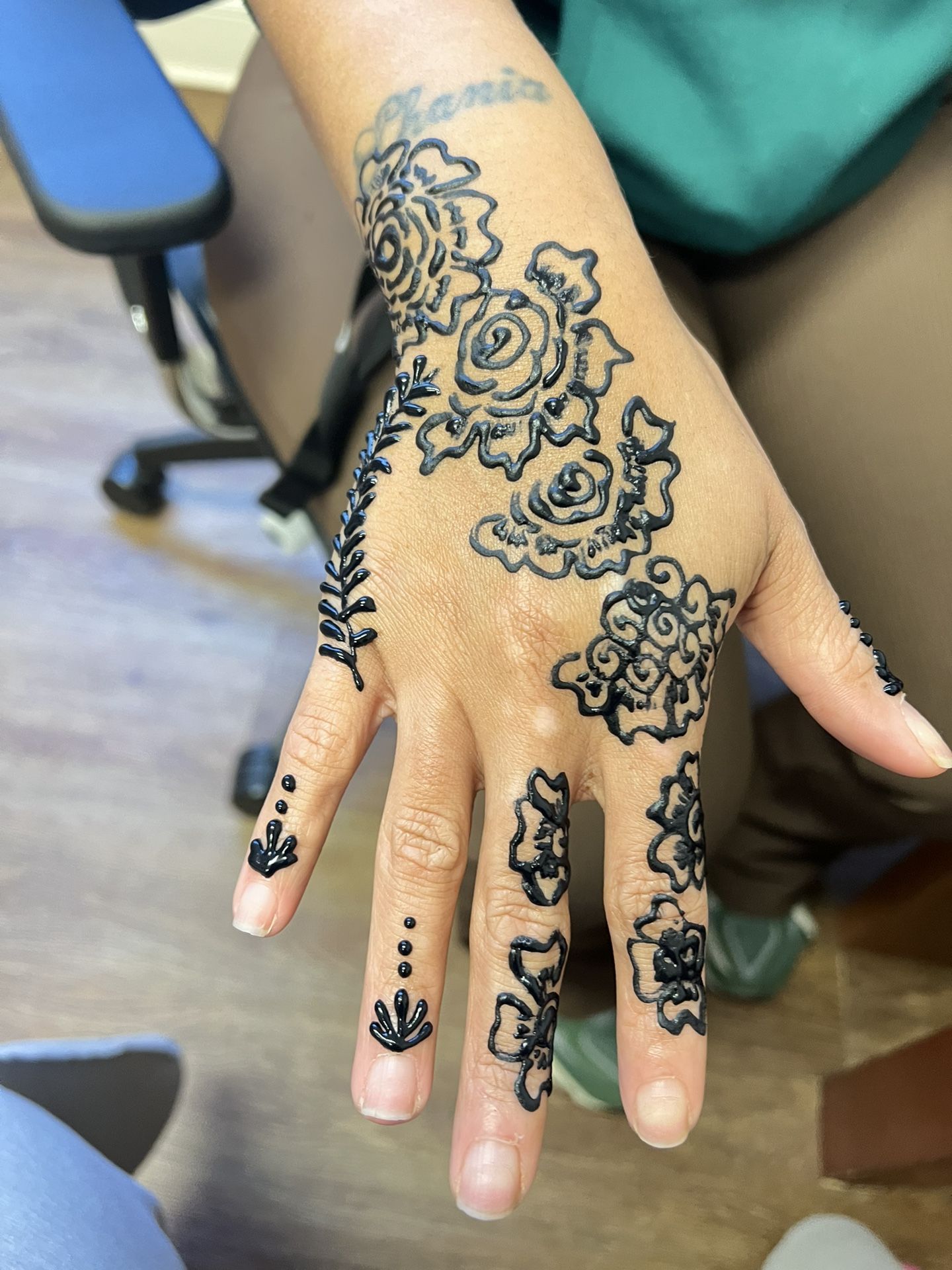 Henna design