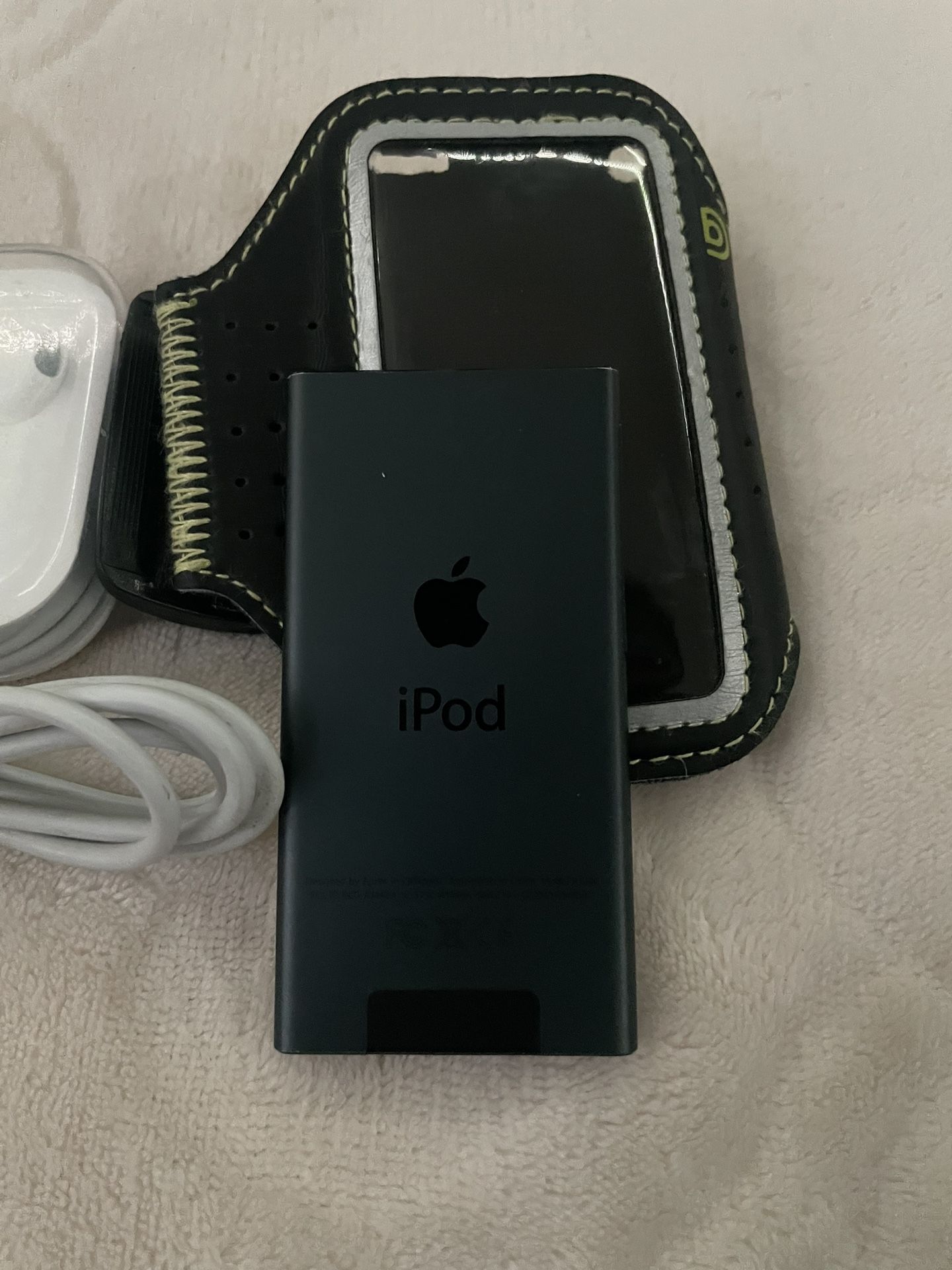 Apple iPod Nano 7 Generation Bundle 