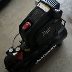 8 Gallon Air Compressor 