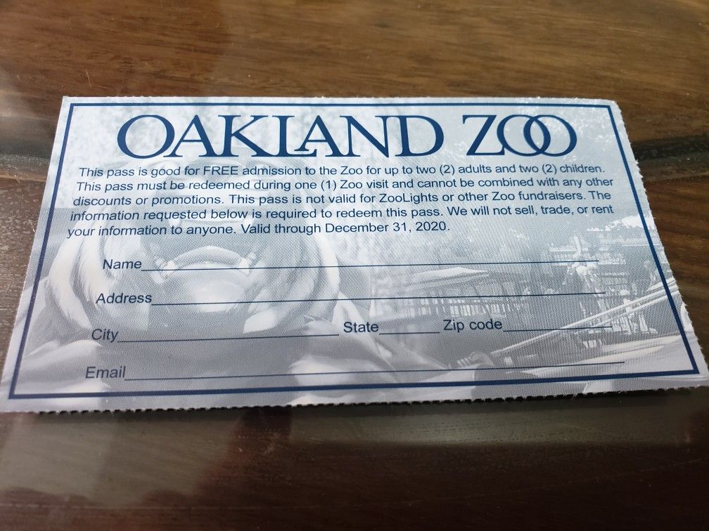 Oakland Zoo one day pass family of 4