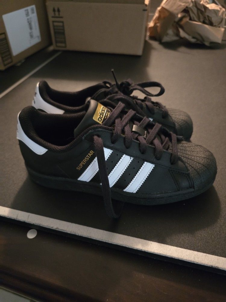 Kids Size 5 Adidas Superstar *pick Up Gilbert And Riggs Rd *