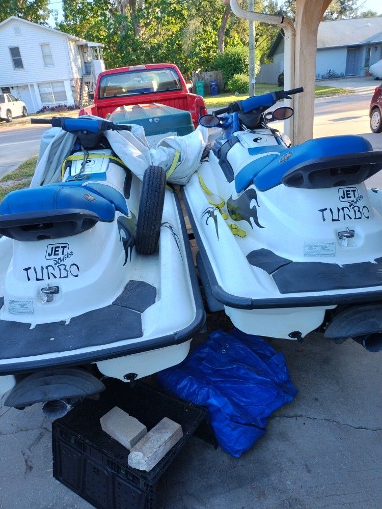 2000 Sea Doos