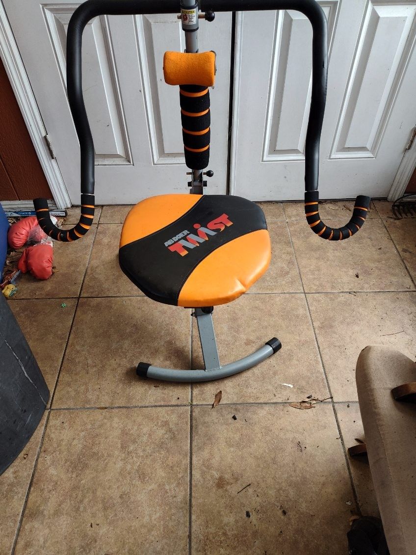 Iam selling ab-Doer Twist Abdominal Trainer that is excellent condition