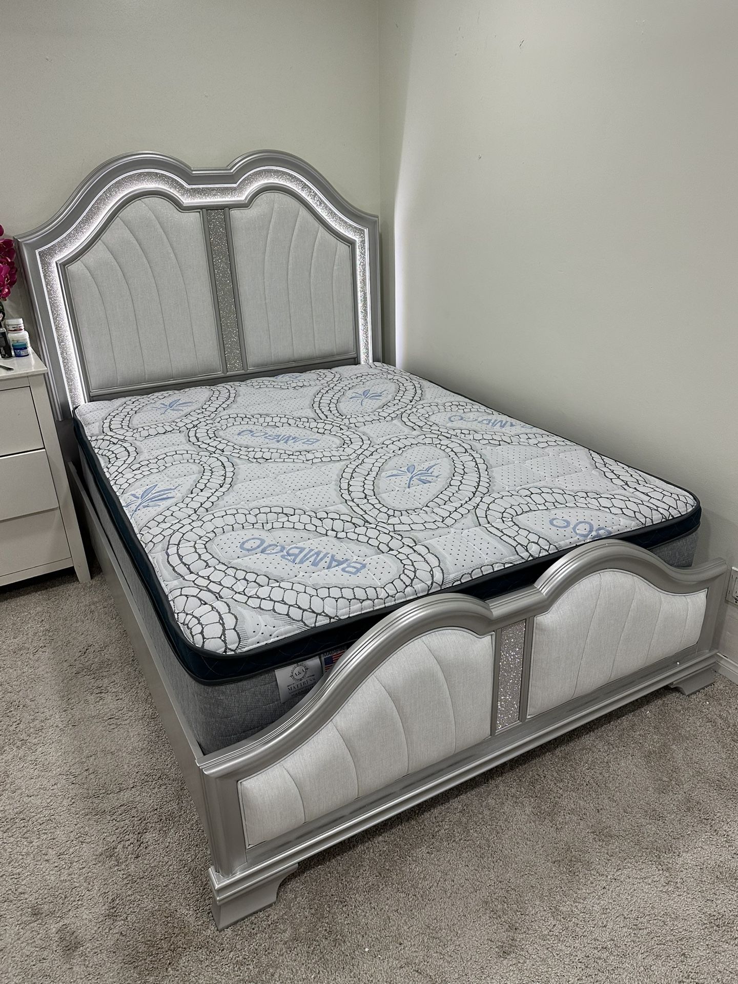 Queen Size Mattress Pillow Top New 12”