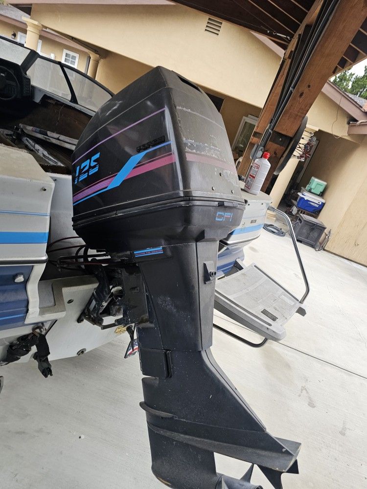 Bayliner Capri Boat