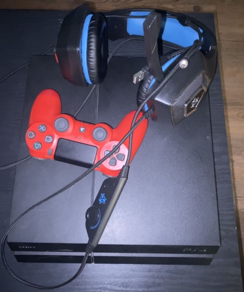 PS4 WITH CONTROLLER AND HEADSET