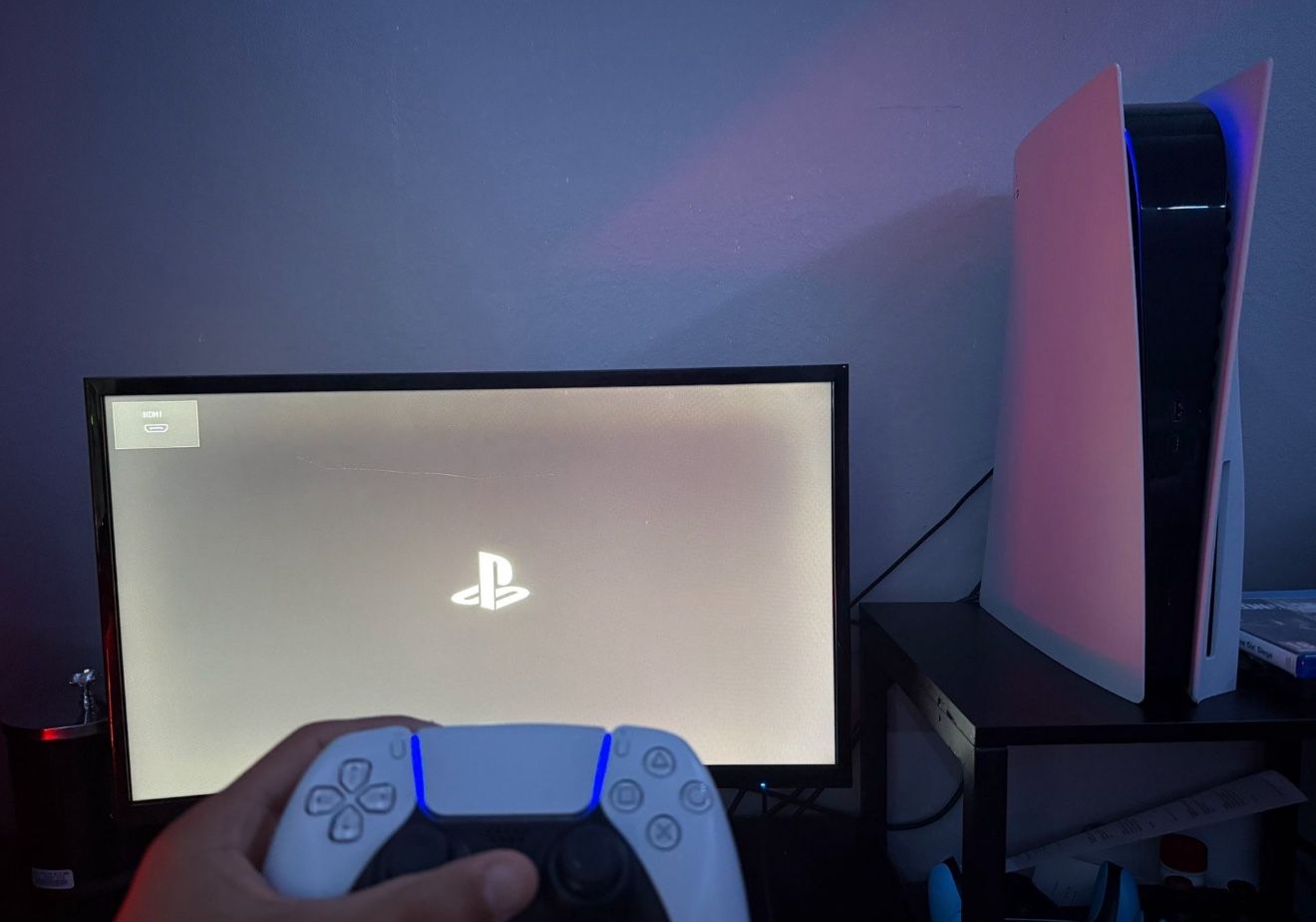 Like New Just got pc so no Need For It Got Two Remotes And Comes With Games And Account