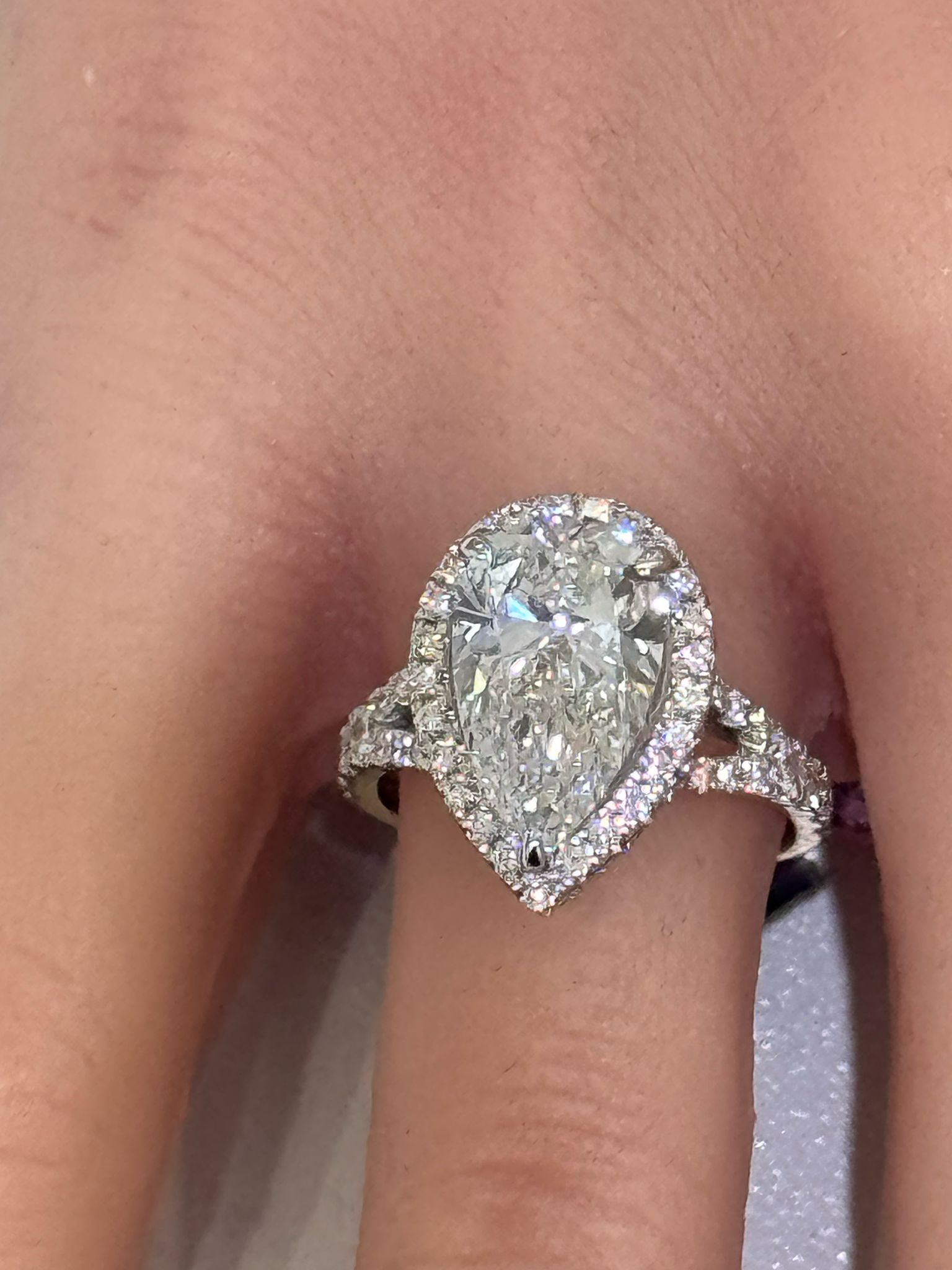 IGI Certified 14KT YG 5.00CT Lab Diamond Engagement Ring