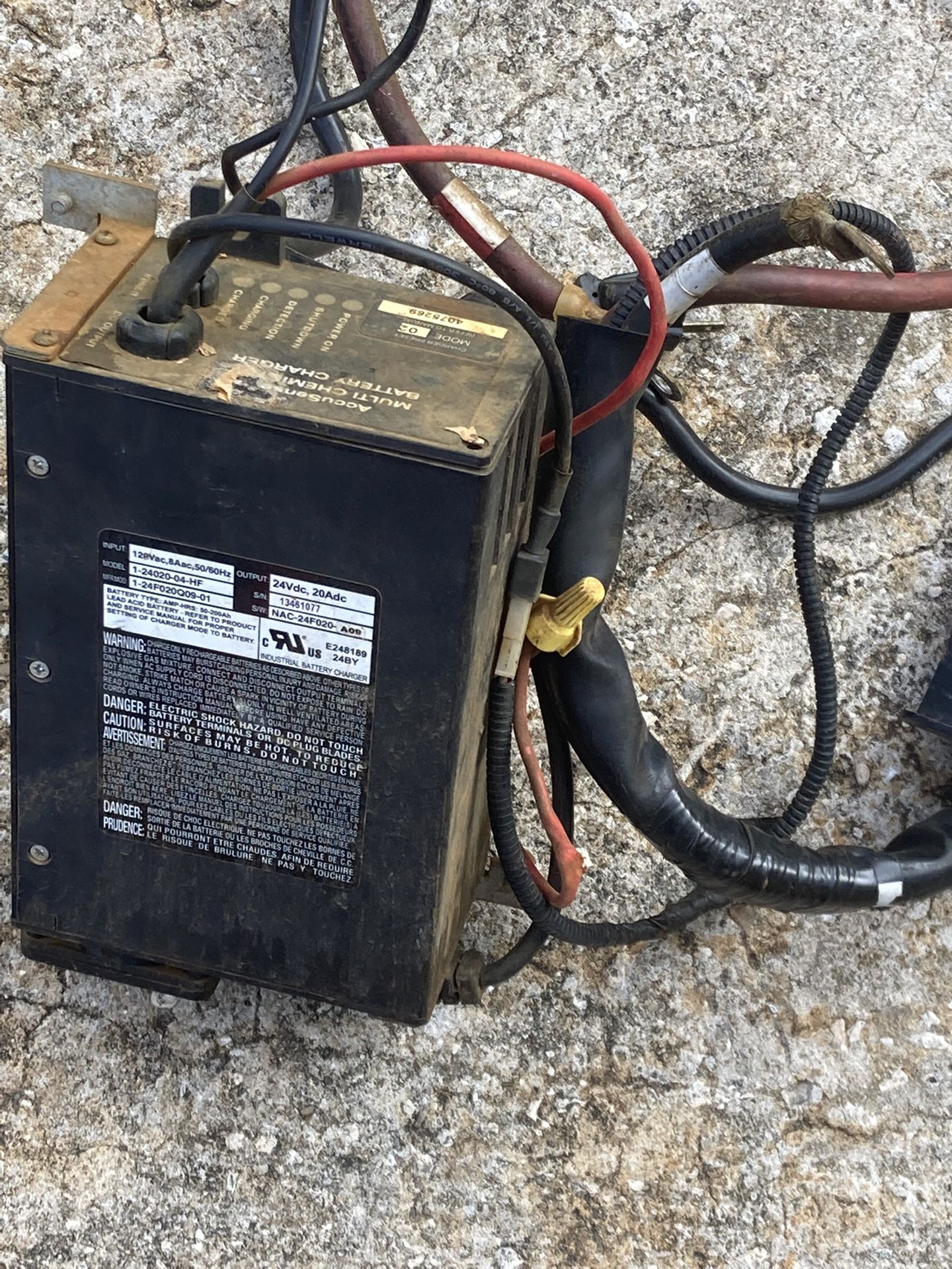 Industrial Battery Charger 1-2402-04-hf