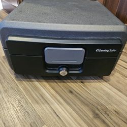 Heavy duty fireproof and waterproof safe