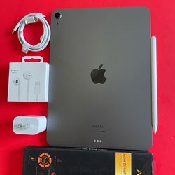 Apple IPad Air 5th Generation (10.9” Liquid Retina/ M1 chip / 2022 Model) 64GB with pen, keyboard case & Accessories (256gb $499)