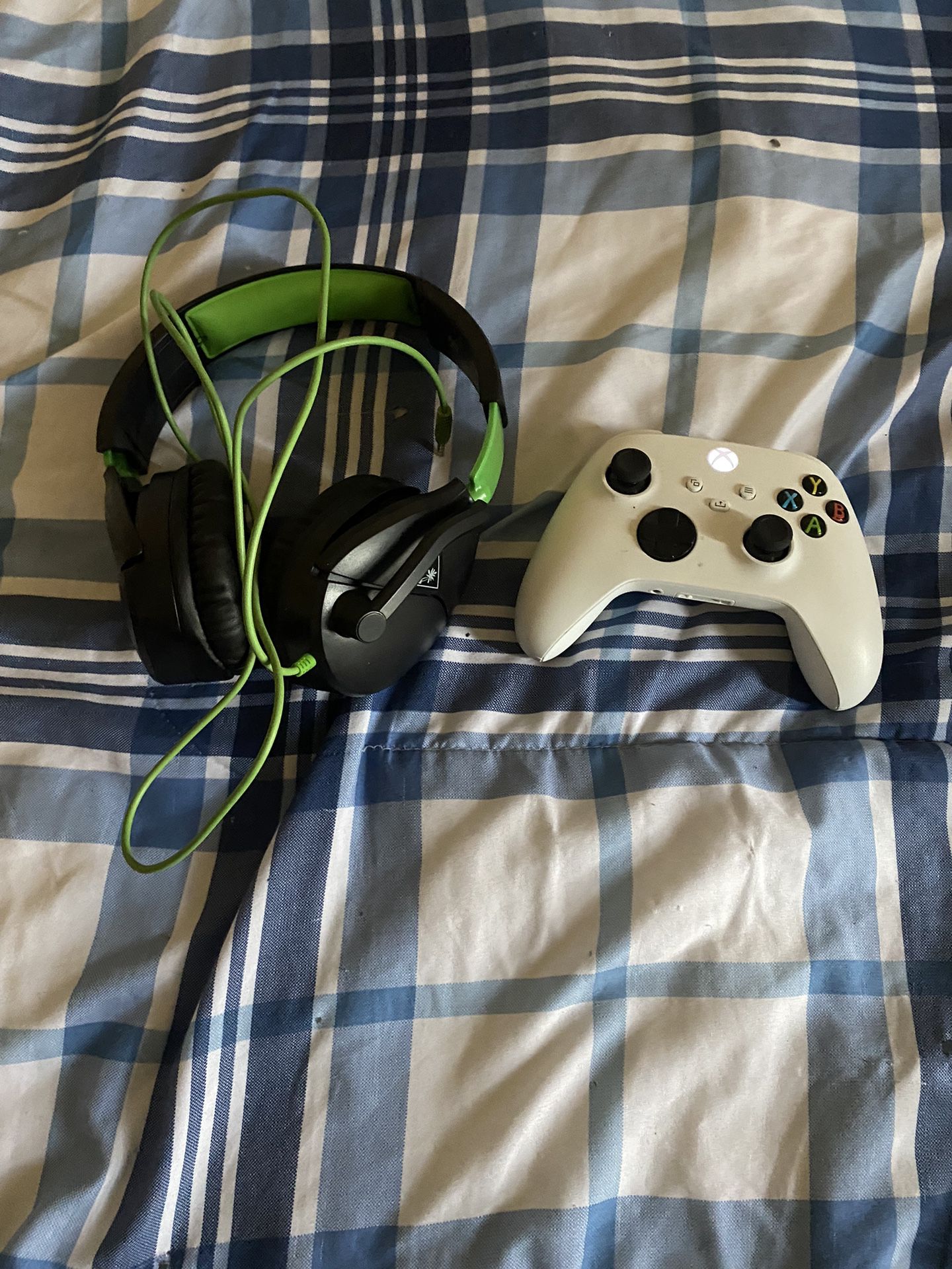 Newly Used Xbox Controller Headphones And Profile With Madden 23& MW2