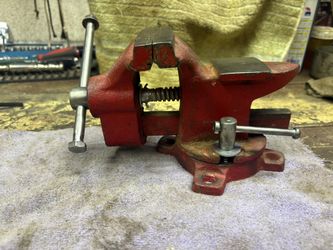 Older Small Vise 