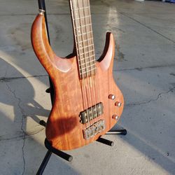Trade Bass  For Electric Guitar