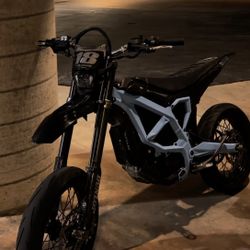 Surron Ultra Bee 2025