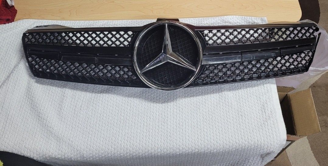 Mercedes Benz CLS Grille