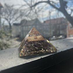 Amethyst Orgonite Reiki Pyramid with Copper